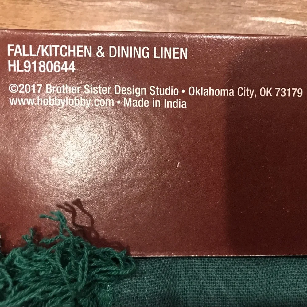 Table runner - Picture 2 of 3